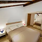Apartmán Karlo Auf Zwei Wohnebenen- Mit Meerblick By Interhome
